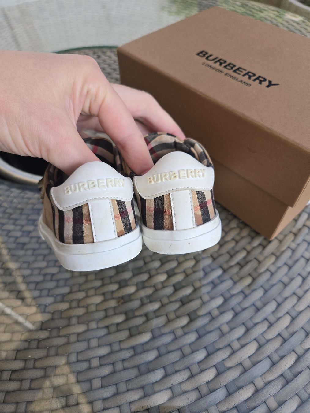 Burberry Scarpe da uomo: Burberry kids – Usato da Le Landeron venduto da Plushka 3