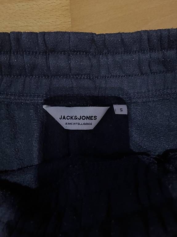Pantaloni: Shorts Jack & Jones – Usato da Staufen venduto da Shapi 3
