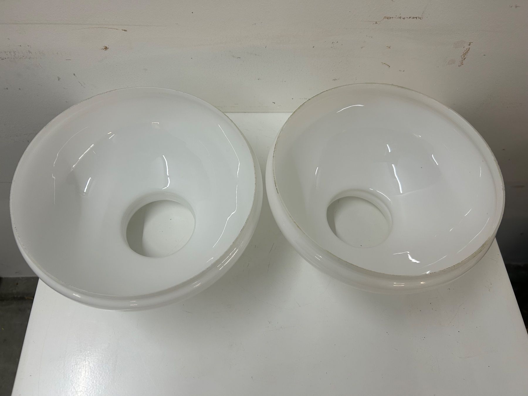 Paralumi: antike Glaslampenschirme / Petrollampe Glas weiss – Usato da Zürich venduto da Levelart 3