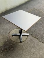 Stylischer Bistrotisch, quadratisch, 72.5x72.5 cm