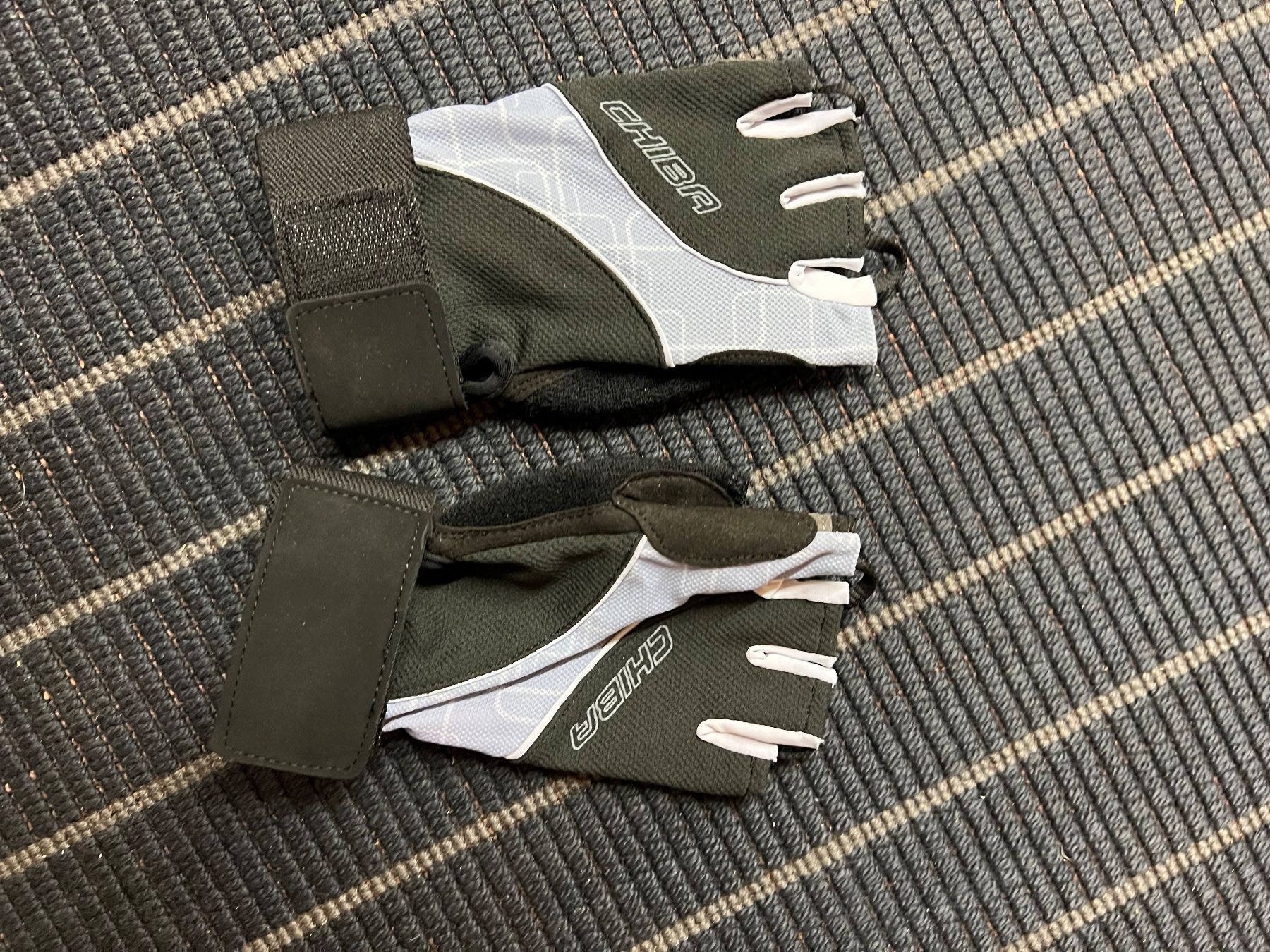 Chiba Guanti & manicotti: Damen Handschuhe CHIBA Grösse S – Usato da Eschen venduto da Sele-Radsport