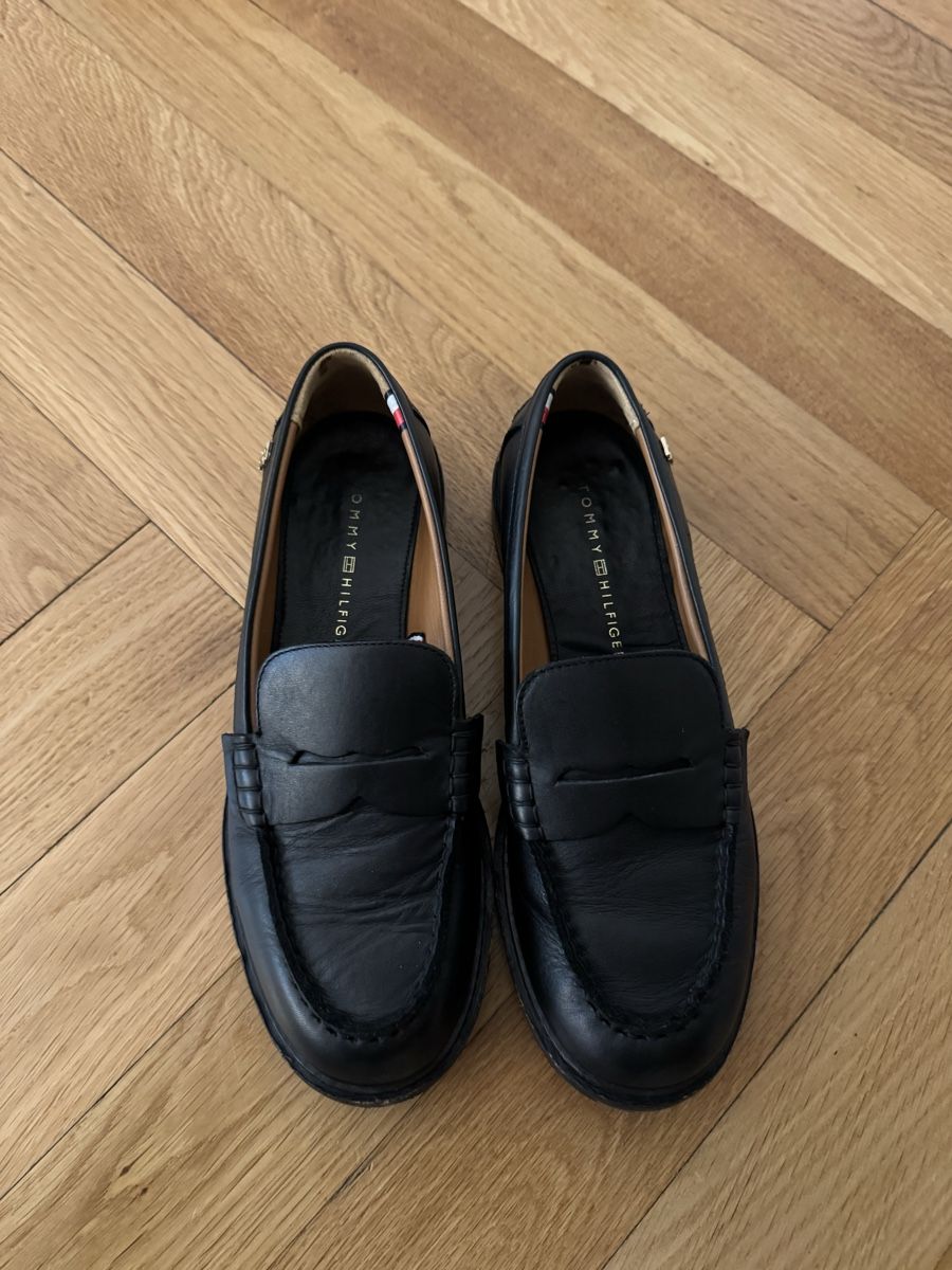 Tommy Hilfiger Chaussures femmes: Preppy Flat Loafer – D'occasion à Oberägeri par Steven369 1