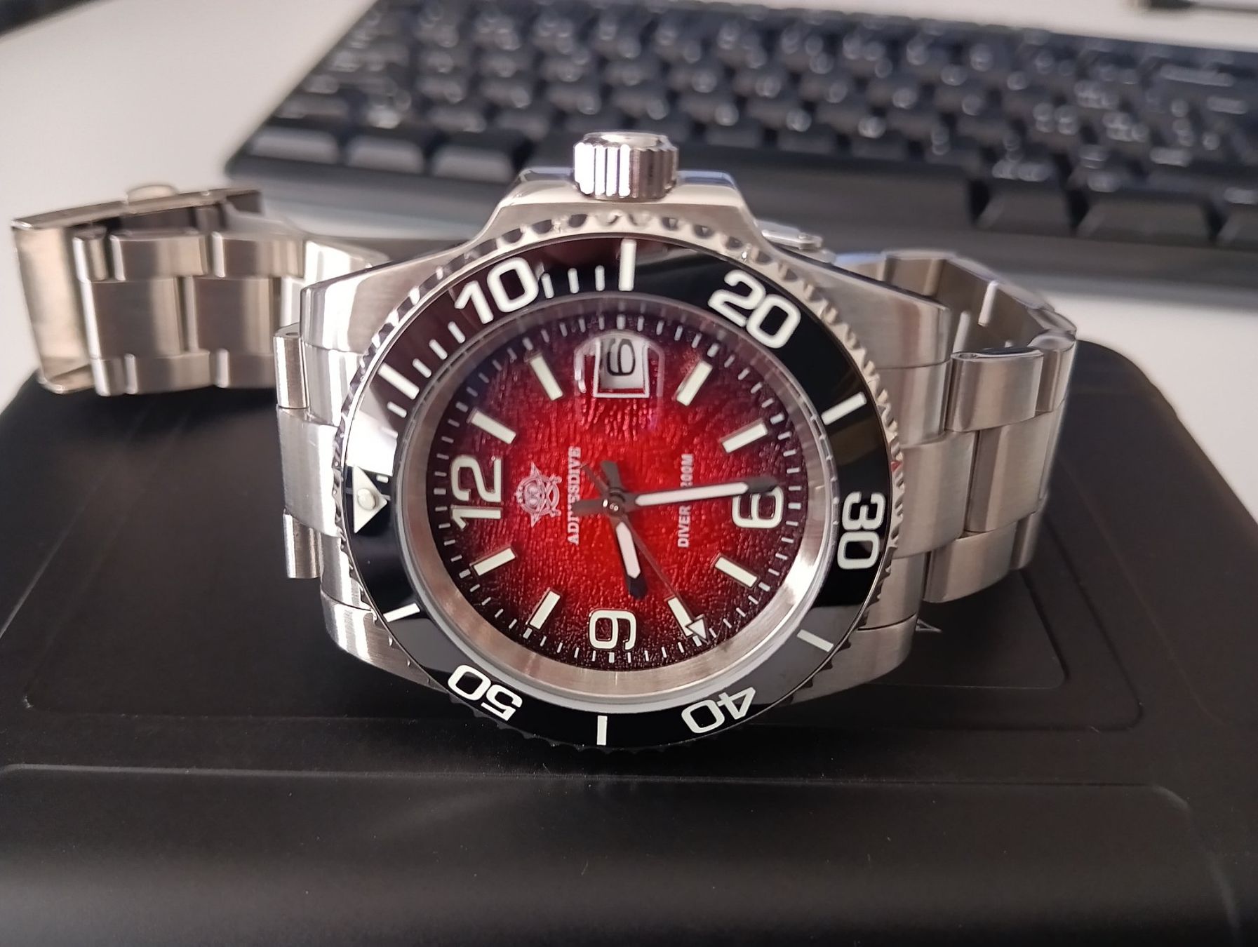 Orologi: Addiesive Taucheruhr rot – Nuovo e nell'imballaggio originale da Bäretswil venduto da fel_gql5