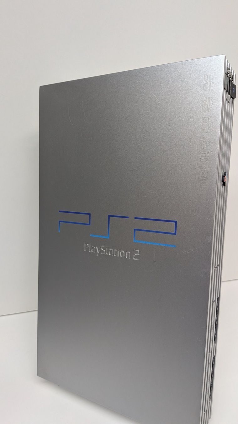 Sony Console: PlayStation 2 Fat Silver mit 2 Controller ORIGINAL – Usato da Menziken venduto da mame18 5