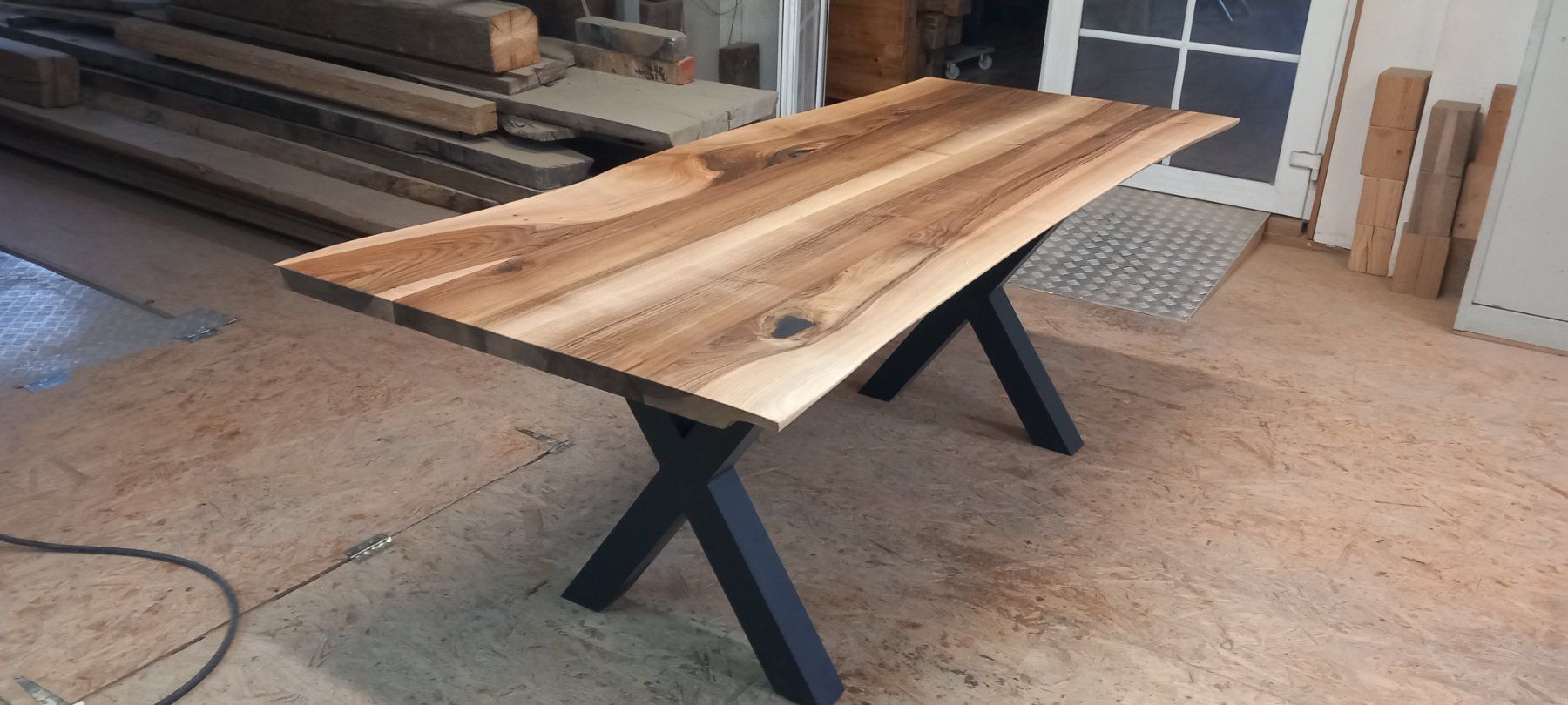 Tavoli: Nussbaum Massivholztisch rustikal 200cm – Nuovo (secondo la descrizione) da Altishofen venduto da Rossi464 1