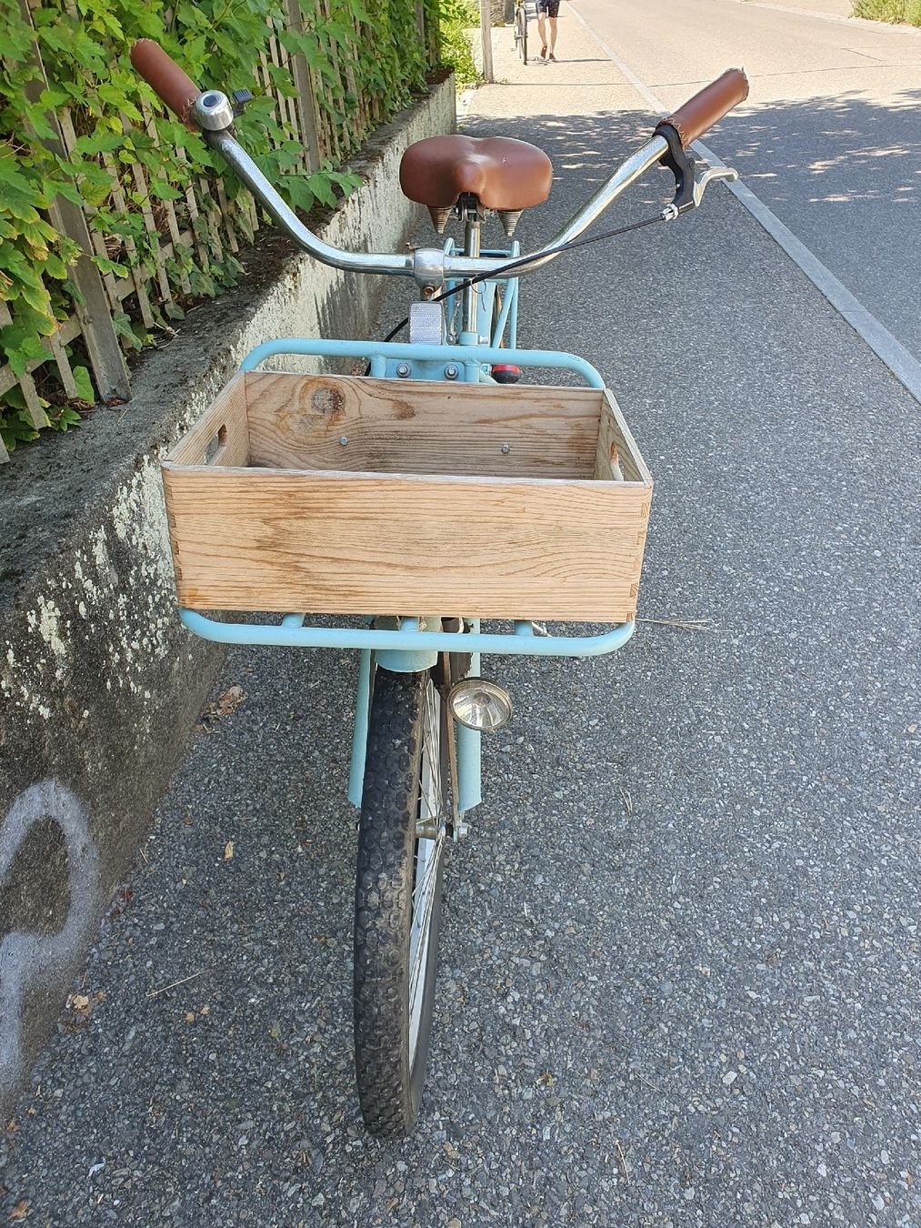 Vélos: Damenvelo hellblau mit Transportkiste – D'occasion à Burgdorf par mentalshopCH 5