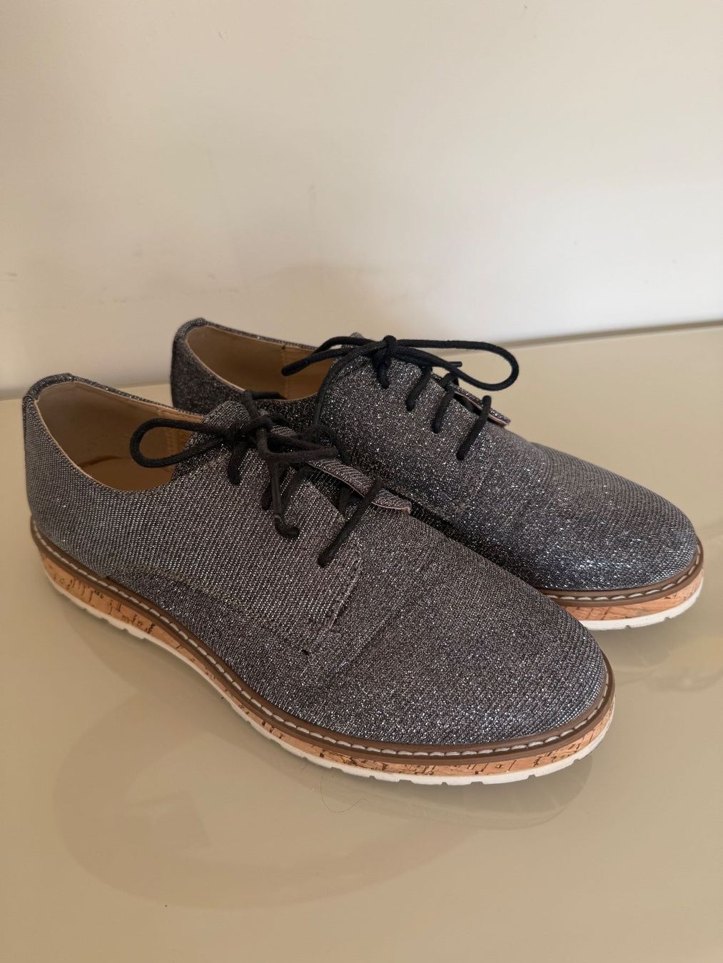 Scarpe da donna: ELEGANTE GLITZER SCHNÜRSCHUHE GR.40 – Usato da Steg im Tösstal venduto da goldlionfree 1