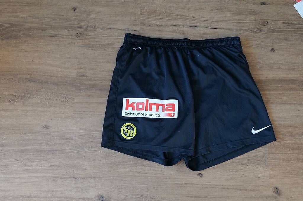 Nike Pantaloni: YB Shorts von Nike – Usato da Arisdorf venduto da G.Friderich