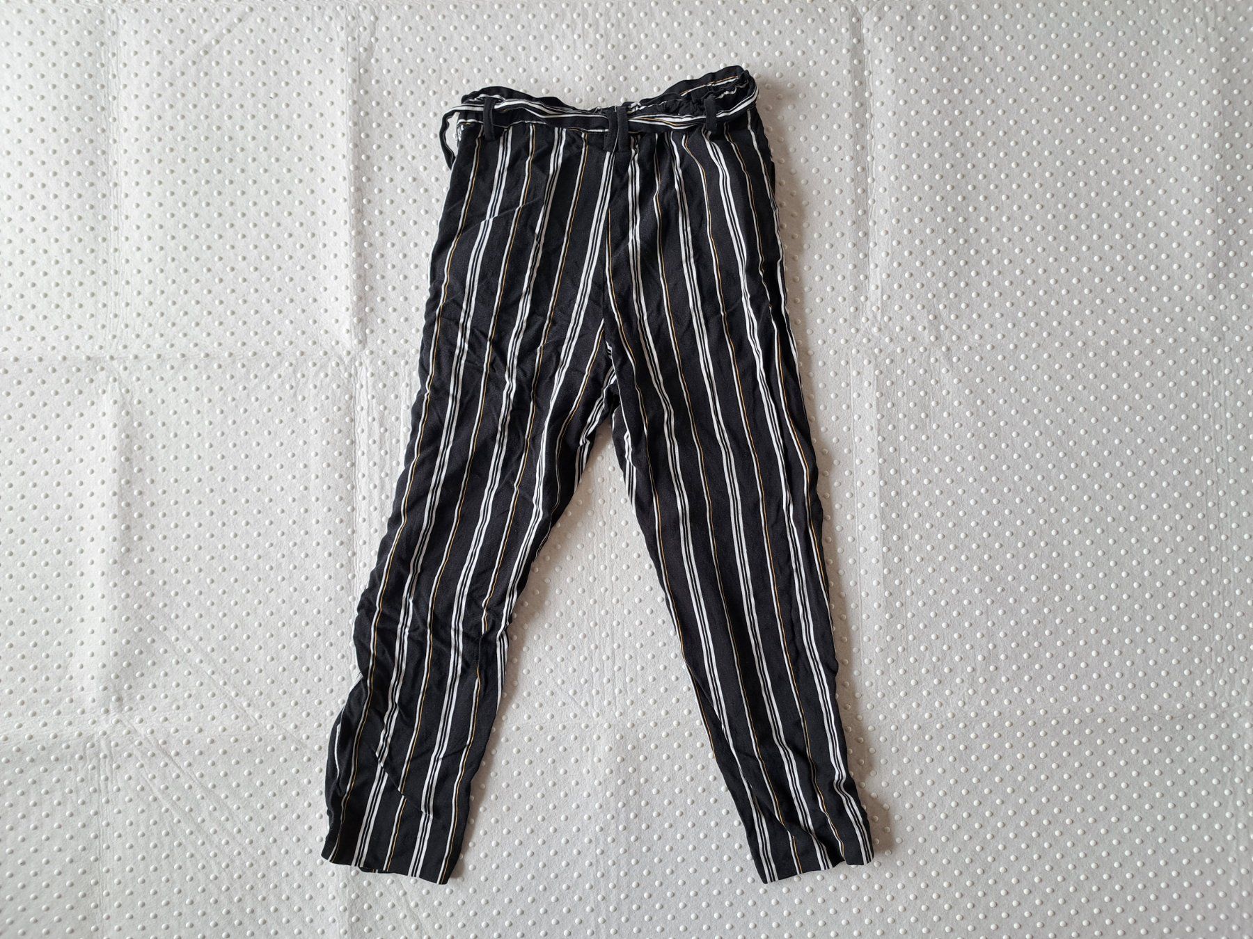 H&M Hosen: H&M gestreifte Stoffhose Gr. 134 – Gebraucht aus Gysenstein von joshuas81 2
