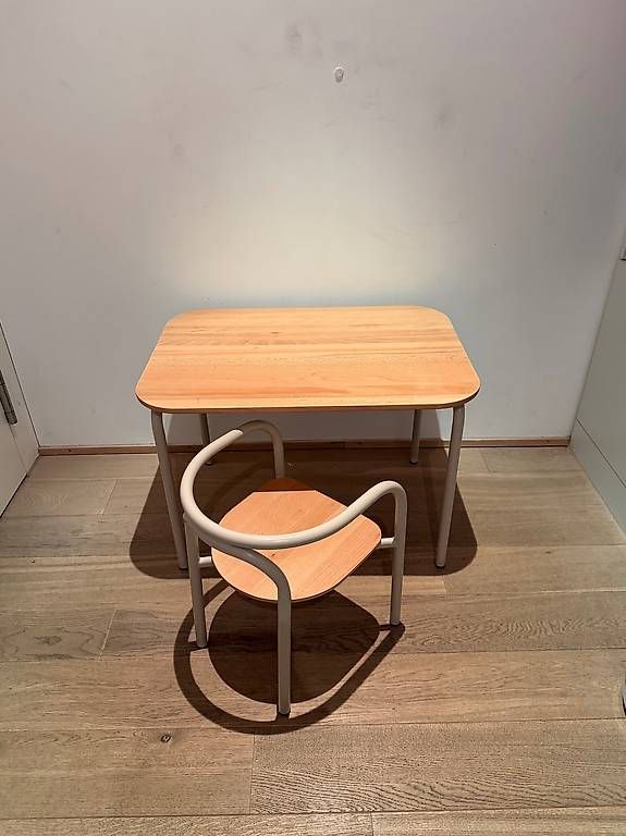 Set di tavolo e panche: Liewood Kindertisch und Kinderstuhl – Usato da Küsnacht ZH venduto da andlent 1