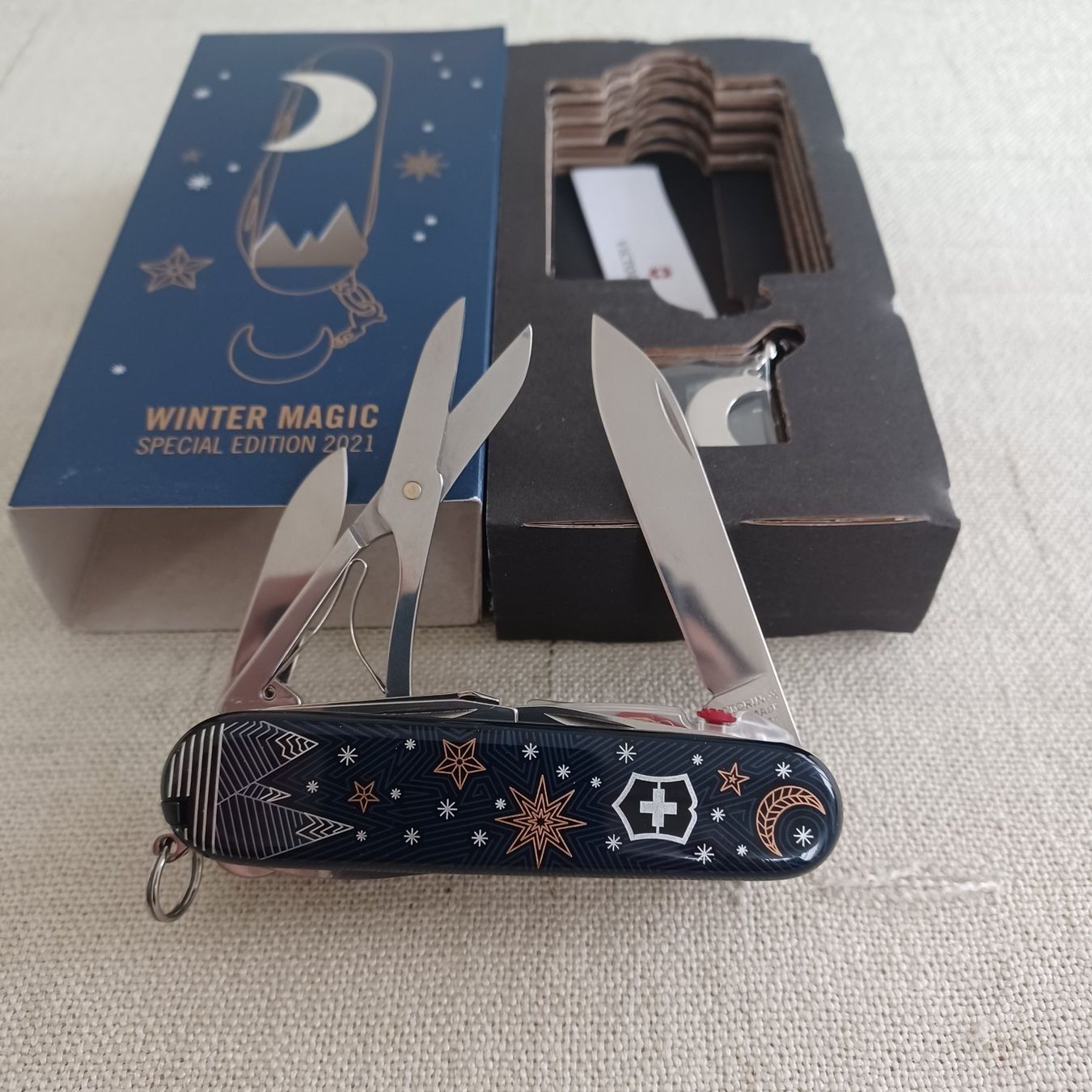 Victorinox Coltelli tascabile: Victorinox Lite Winter Magic Special Edition 2021 – Nuovo e nell'imballaggio originale da Balgach venduto da VicAlox 1
