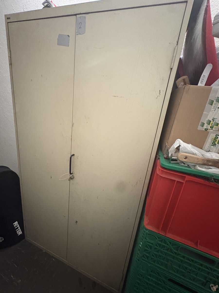 Schränke: Stahlkasten – Gebraucht aus Binningen von sarah0140 1