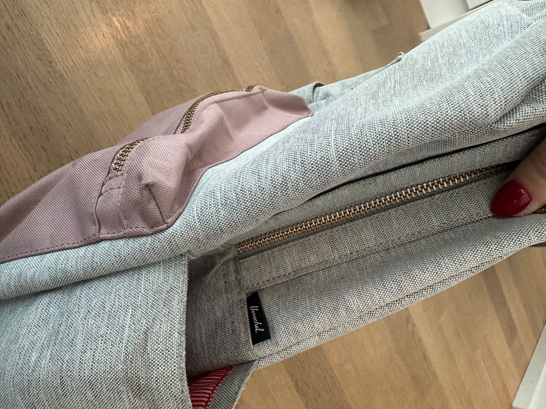 Herschel Zaini: Herschel Rucksack Grau/Rosa – Usato da Zug venduto da Lingyan 2