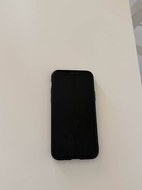 Apple Telefoni cellulari / Smartphones: iPhone 11 pro 64GB (prix négociable) – Usato da Etoy venduto da era_52yh 1
