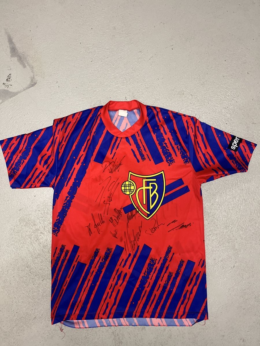 FC Basel Leibchen & Hosen: FC Basel Vintage Fan Shirt – Gebraucht aus Zeiningen von Tripler86