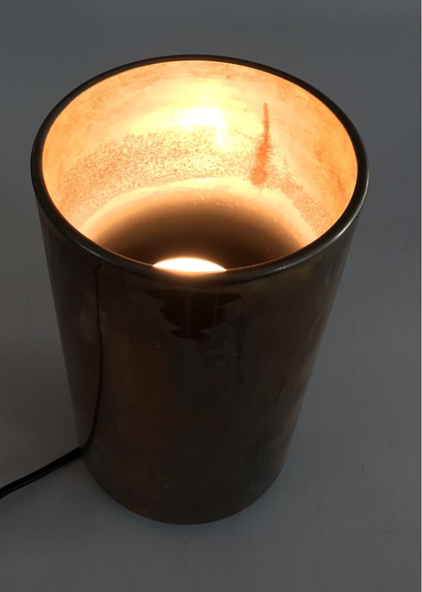Lampade: Lampe de table cylindrique vintage métallique patiné, 1970 – Usato da Penthaz venduto da Petrus45 6