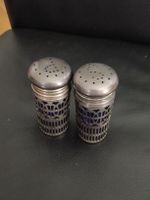 Salz- uns Pfefferstreuer, Metall mit Glaseinsatz