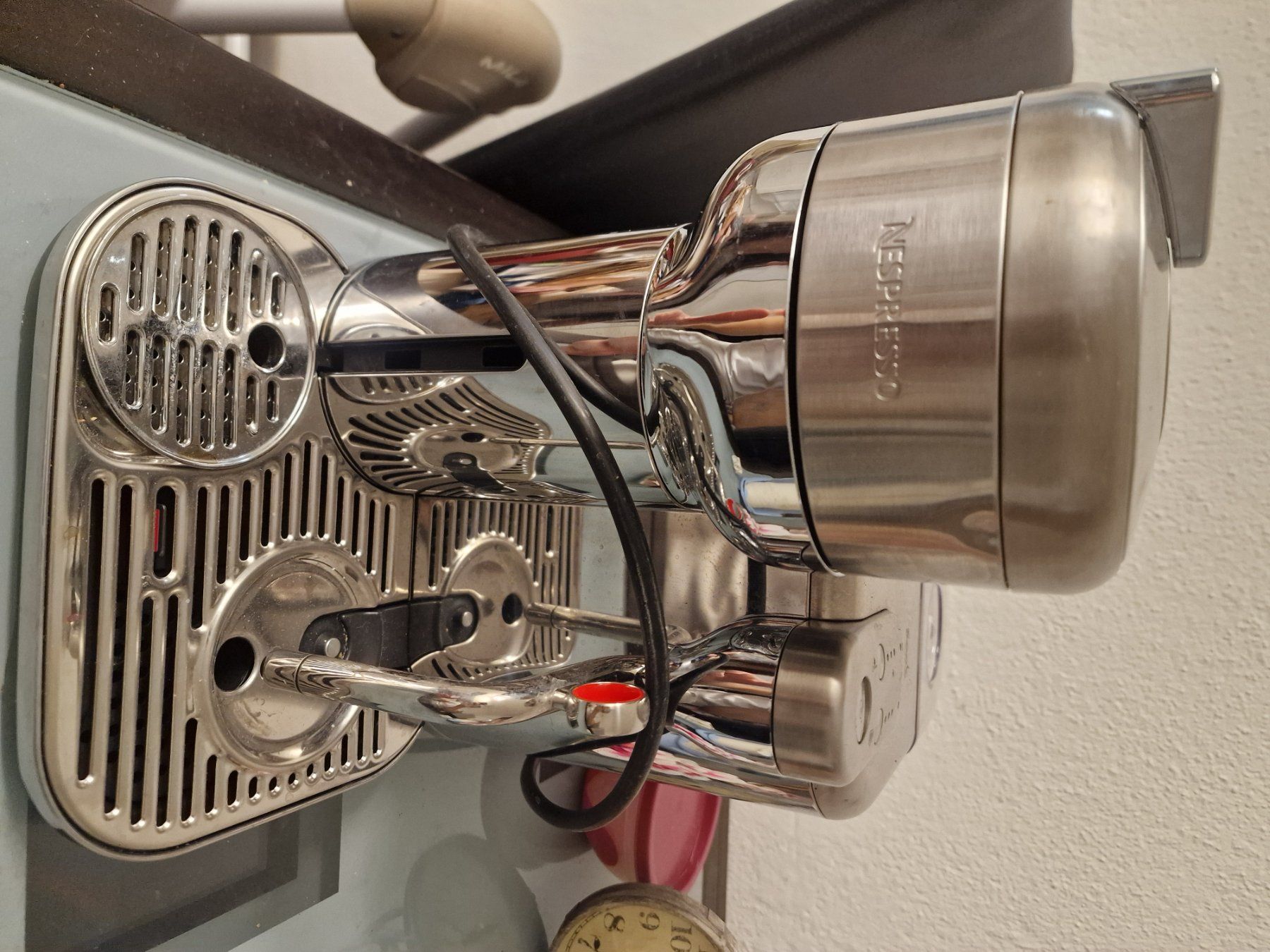 Nespresso Macchine per caffè & Macchine per espresso: Macchina da caffè Nespresso inossidabile - Ottimo affare! – Usato da Emmen venduto da vin_9sl2