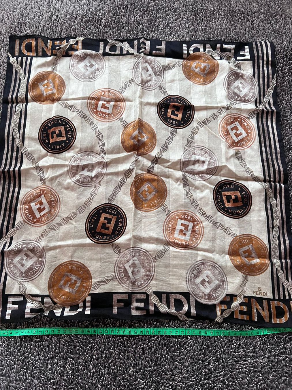 Fendi Foulard & Sciarpe: Fendi Vintage Tuch Roma 1925 – Usato da Winterthur venduto da Dejv 2