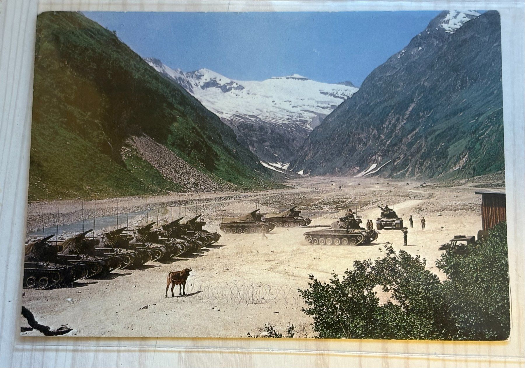 Cartoline postali: ANSICHTSKARTE SCHWEIZER ARMEE PANZERSCHIESSPLATZ HINTERRHEIN – Usato da Ostermundigen venduto da Wyatt-Earp