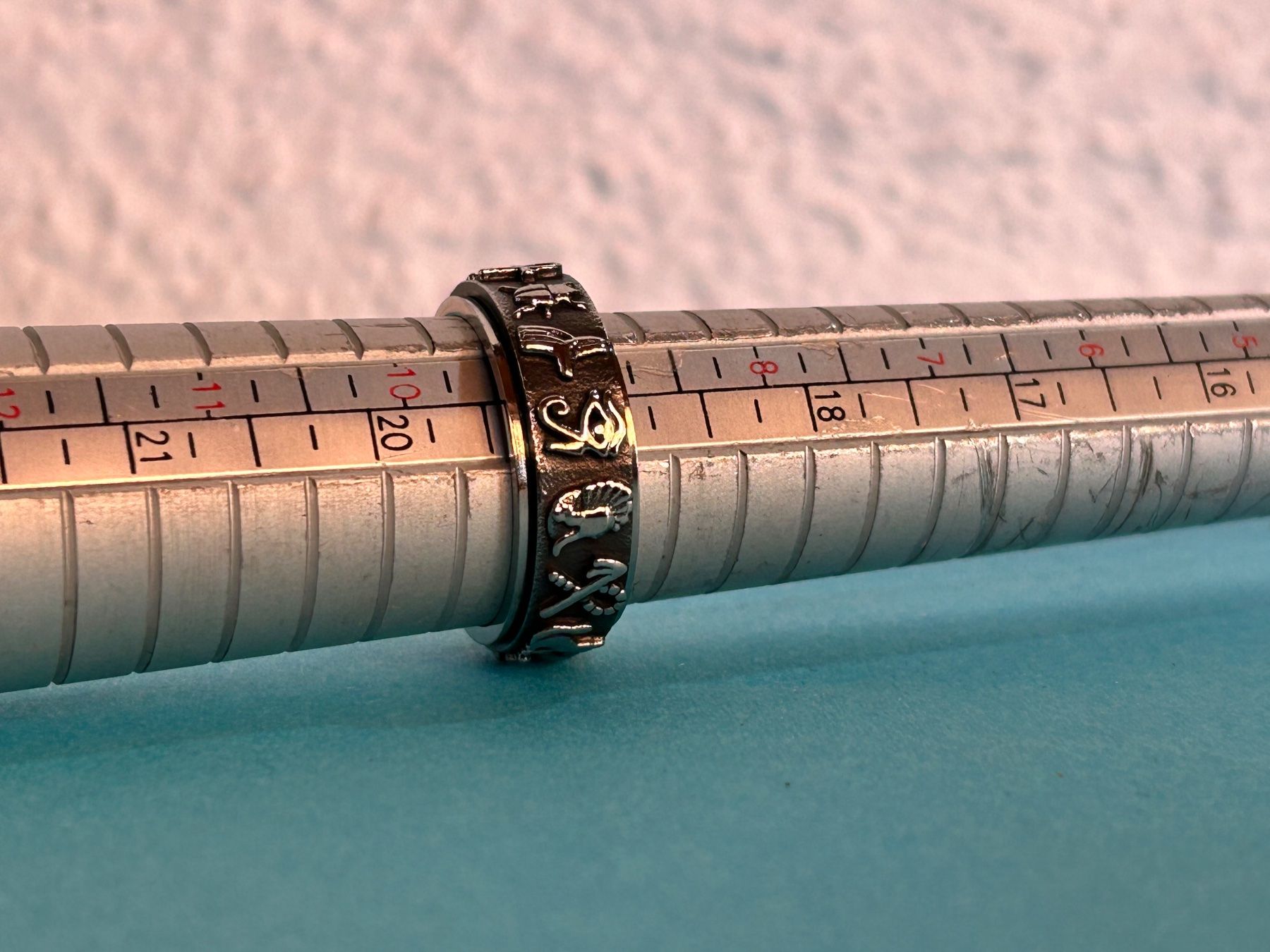 Anelli: Fingerring Edelstahl Glyphen (61) – Nuovo e nell'imballaggio originale da Laufen venduto da Bellavitaboom 3
