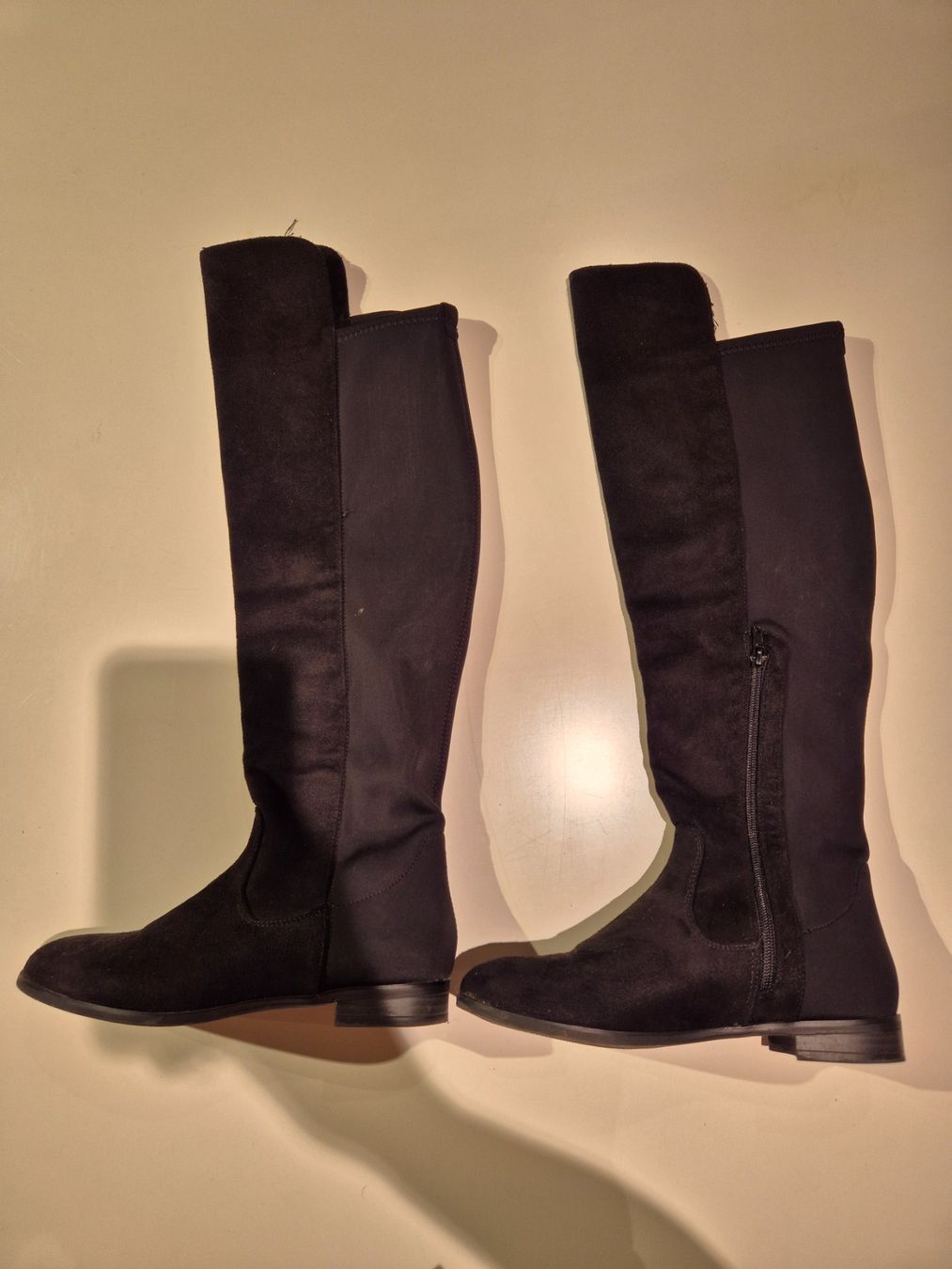 Scarpe da donna: Bottes noires – Usato da Valeyres-sous-Montagny venduto da Romy.