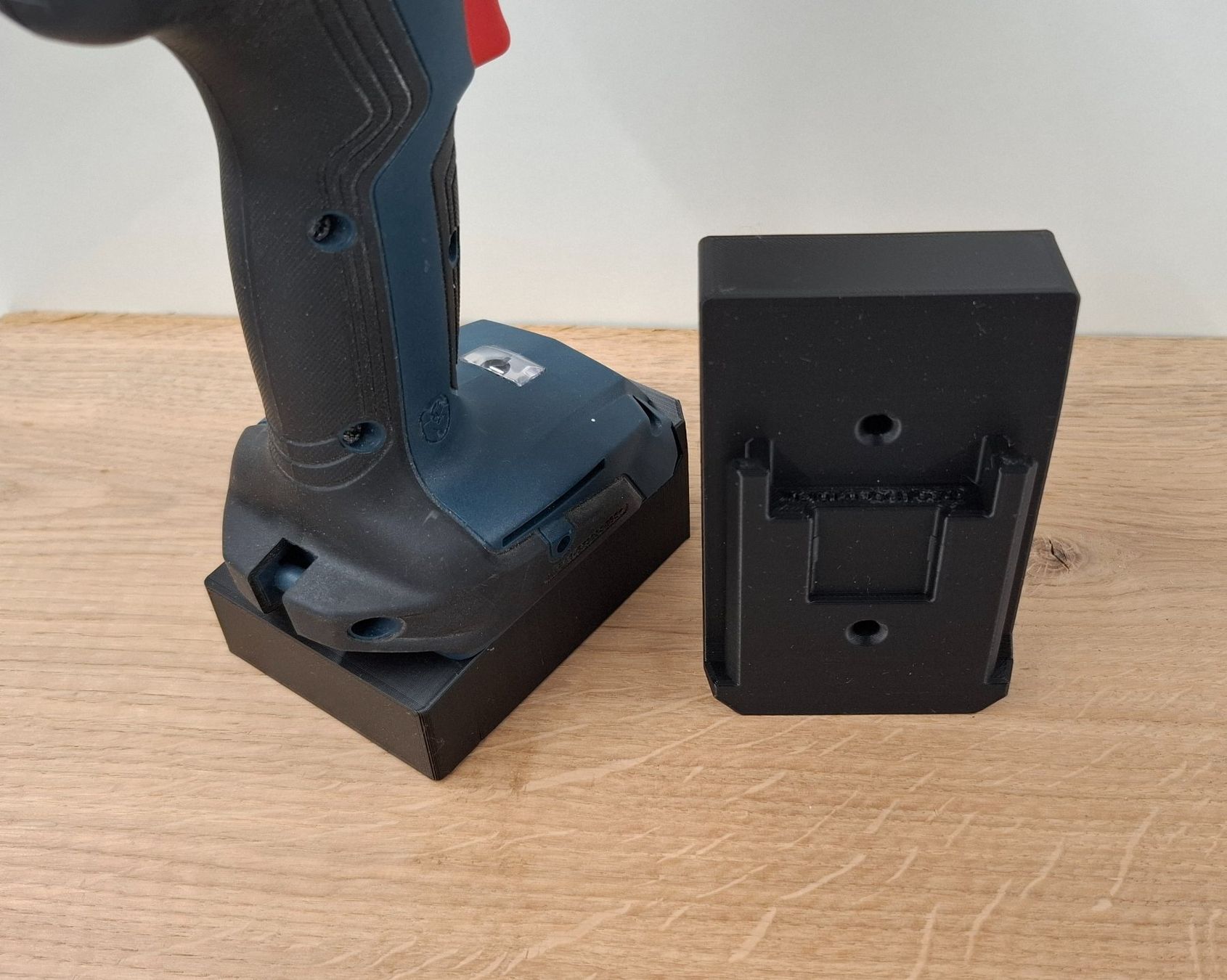 Bosch Tutti gli attrezzi: Bosch Maschinenhalter 18V Tool Halter Toolholder HOCH – Nuovo e nell'imballaggio originale da Zug venduto da marc.attinger 1