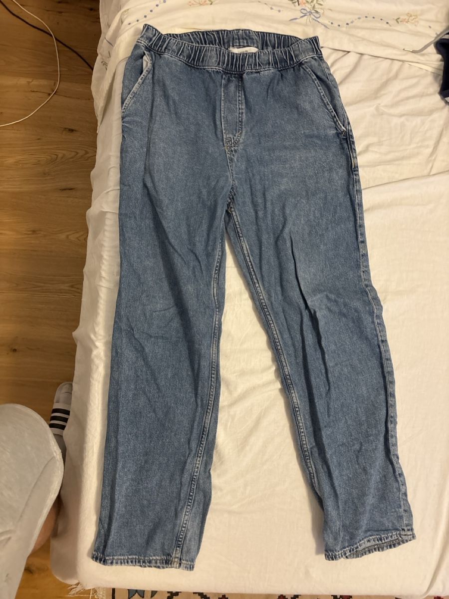 H&M Jeans: Jeans Joggers H&M Grösse S – Usato da Münchenstein venduto da FlavioDe