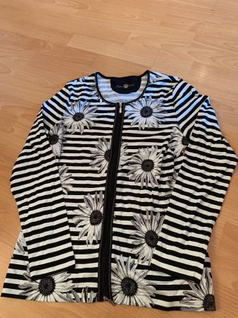 Joli pull à fermeture éclair taille 40
