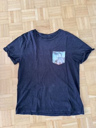 T-Shirt dunkelblau mit Brusttasche Grösse M 