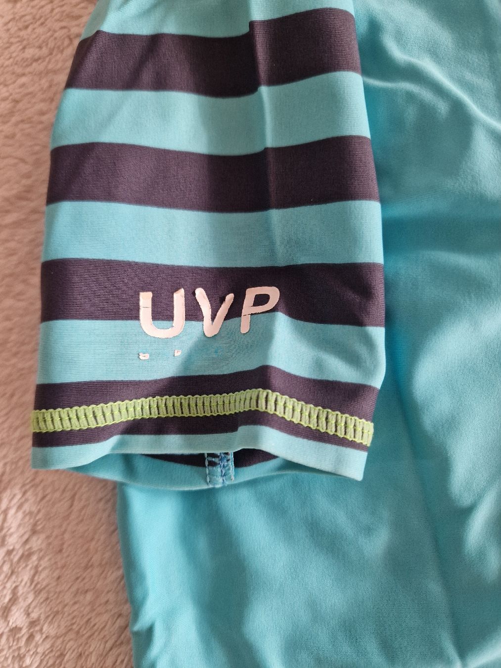 Lotti & Set di vestiti: Badehosen/UV-Shirt Gr. 98/104 – Usato da Zug venduto da Moehrli81 2