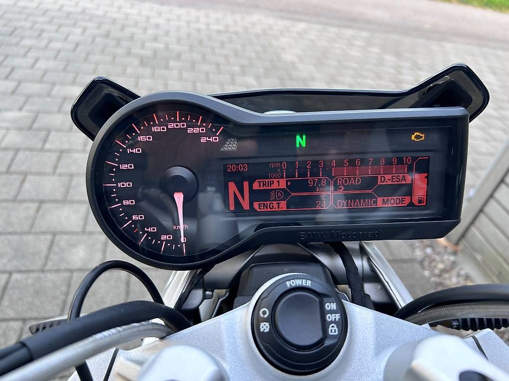 Strada: BMW R 1200 R / LC – Usato da Nesslau venduto da Gamslu 4
