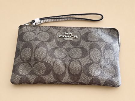 Coach Wristlet Brown Signature - Good Condition! 👜