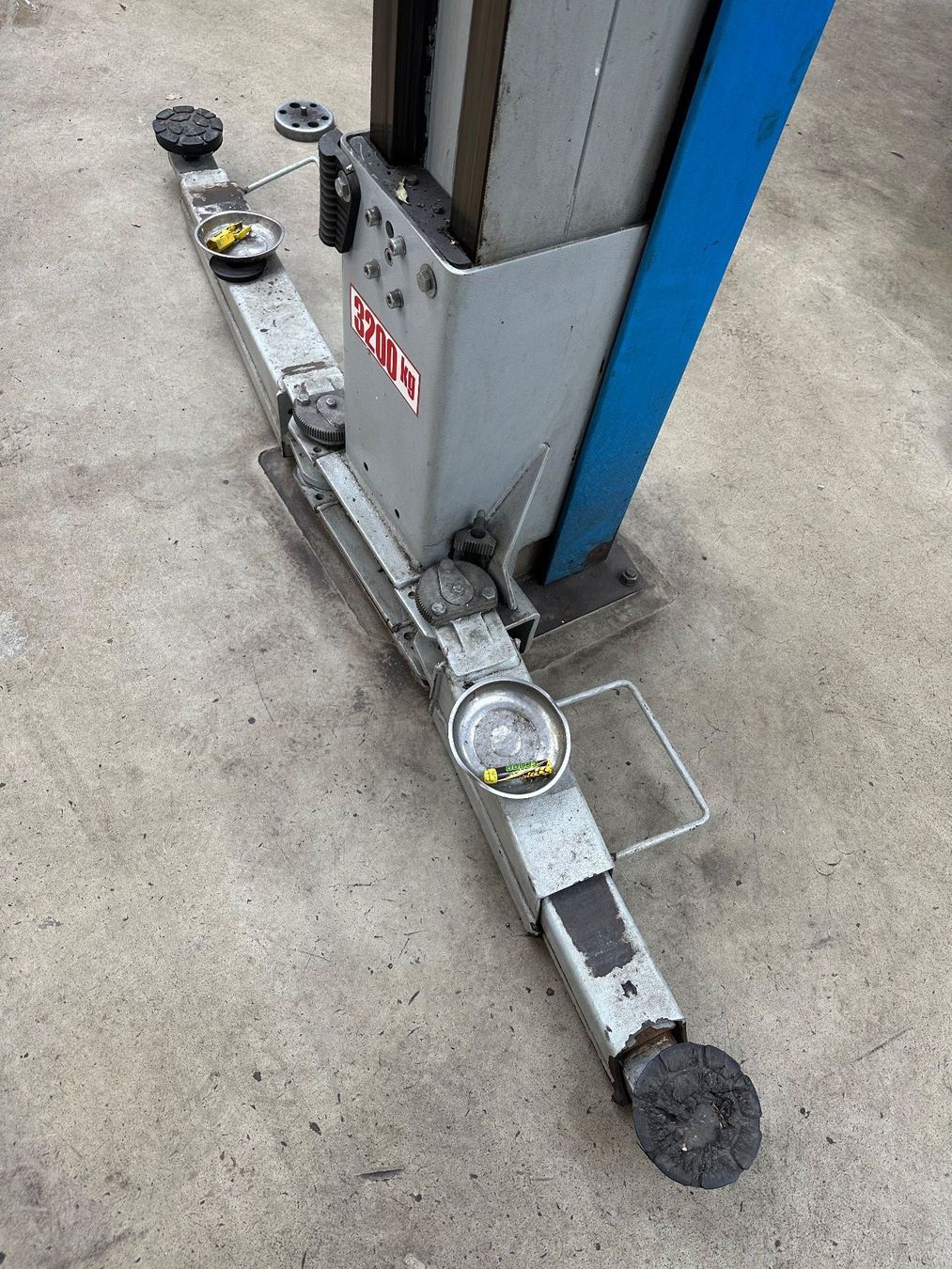 Hebebühne & Wagenheber: 2 Säulen Hebebühne 3200kg – Gebraucht aus St.Gallen von  2