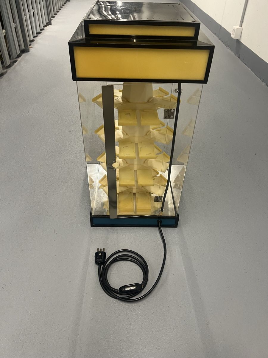 Vitrinen: Vintage Verkaufsvitrine Zippo – Gebraucht aus Aarburg von Annemarie16 2