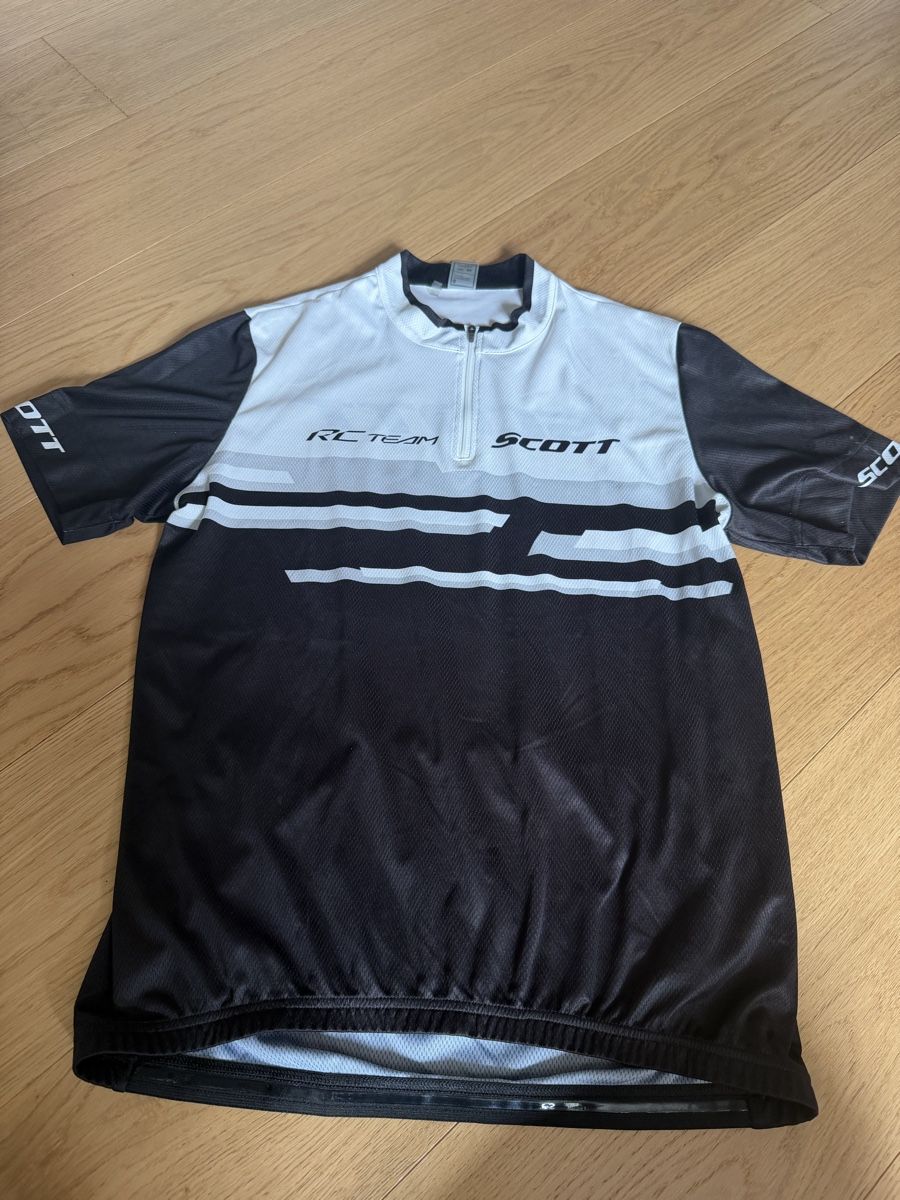 Scott Canottiere & Pantaloni: Fahrradshirt Scott XL – Usato da Eschikofen venduto da Kesper89