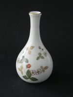 Vase * WILD STRAWBERRIES * Wedgwood - England