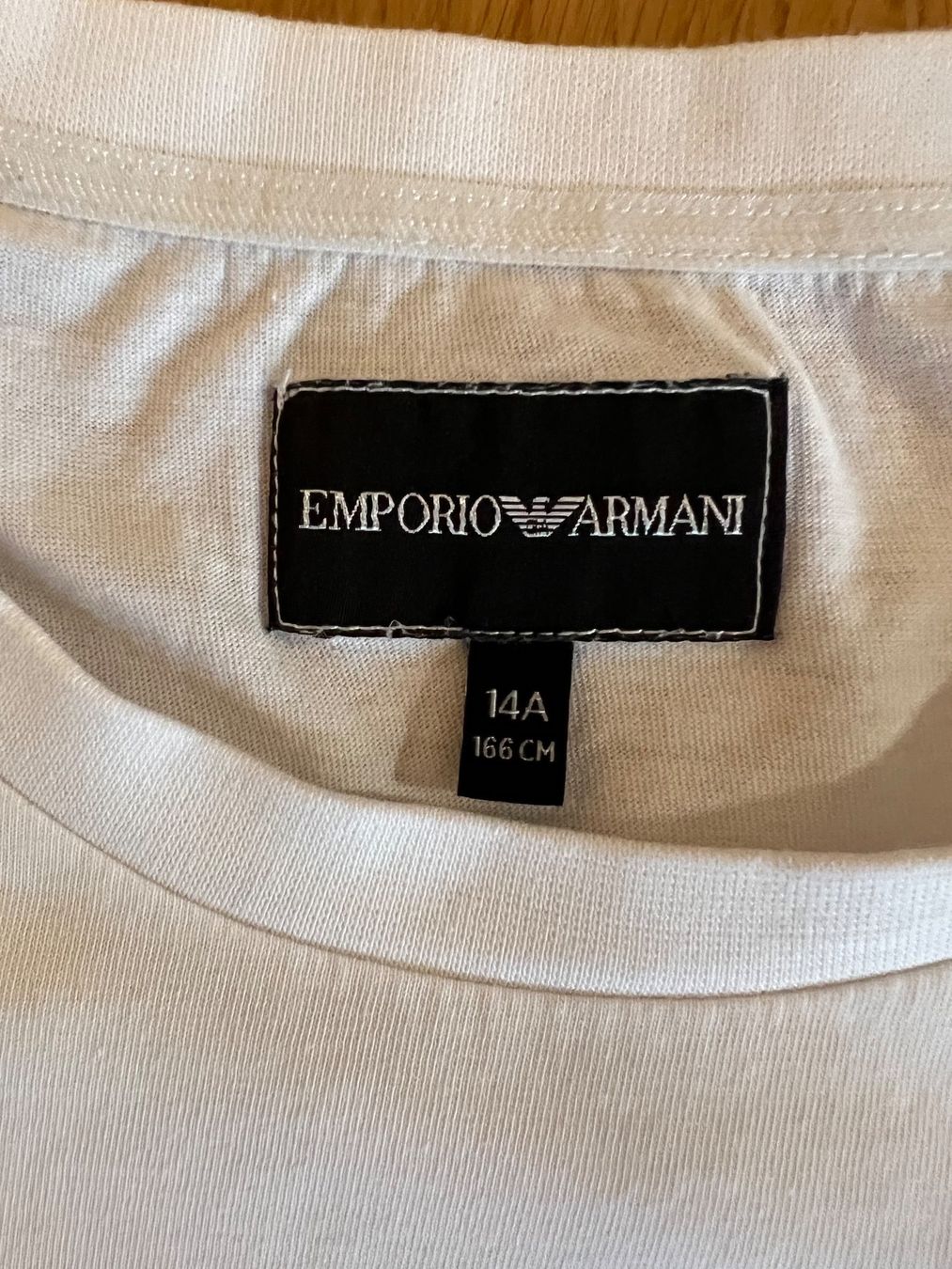 Armani Hemden, T-Shirts & Polos: T-shirt Armani 166 – Gebraucht aus Cologny von PEACEANDLOVE 2