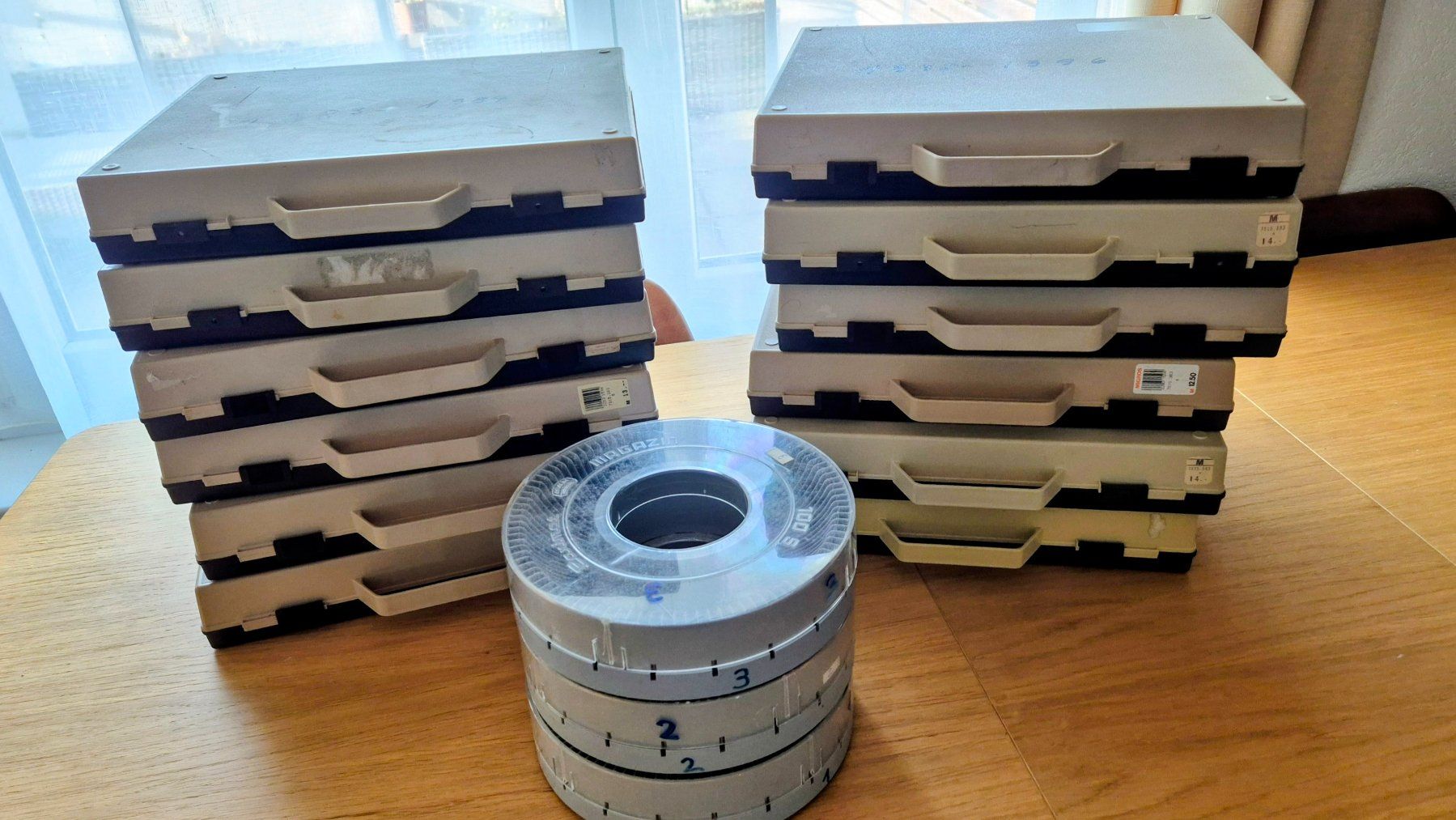 Altro in Decorazioni & Accessori: À donner : boîtes de rangement pour diapositives – Usato da La Chaux-de-Fonds venduto da danydeneuch