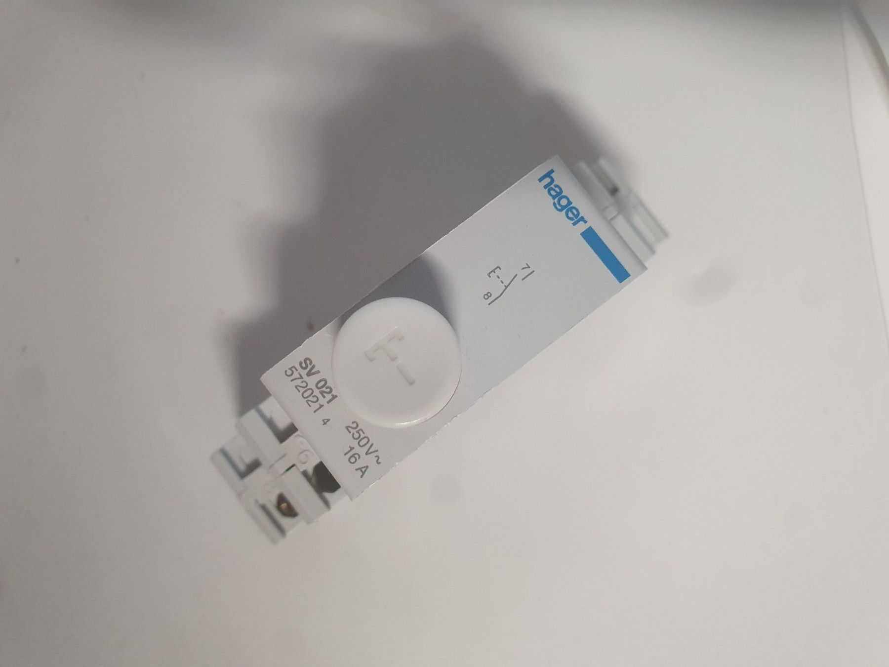 Hager Interruttori: HAGER SV021 Taster 250V 16A 572121 – Usato da Zürich venduto da Alibaba1234