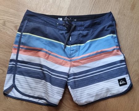 Shorts de bain Quiksilver  rayé taille 34 bon état