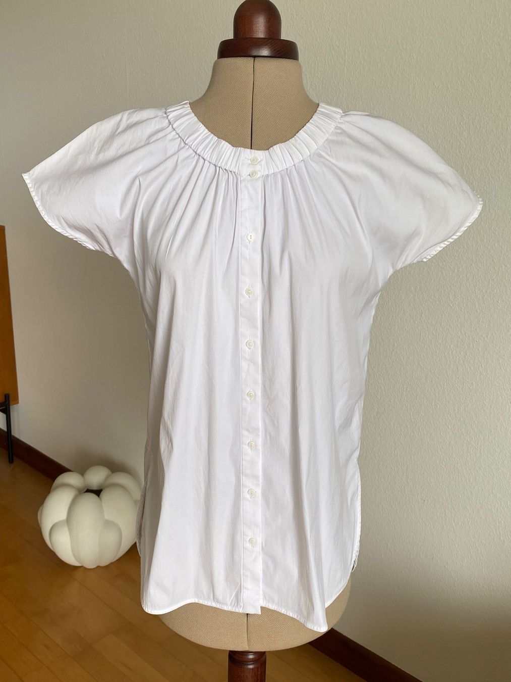 Cos Camicette: Blouse blanche COS – Usato da Basel venduto da Maria-Alexa 1