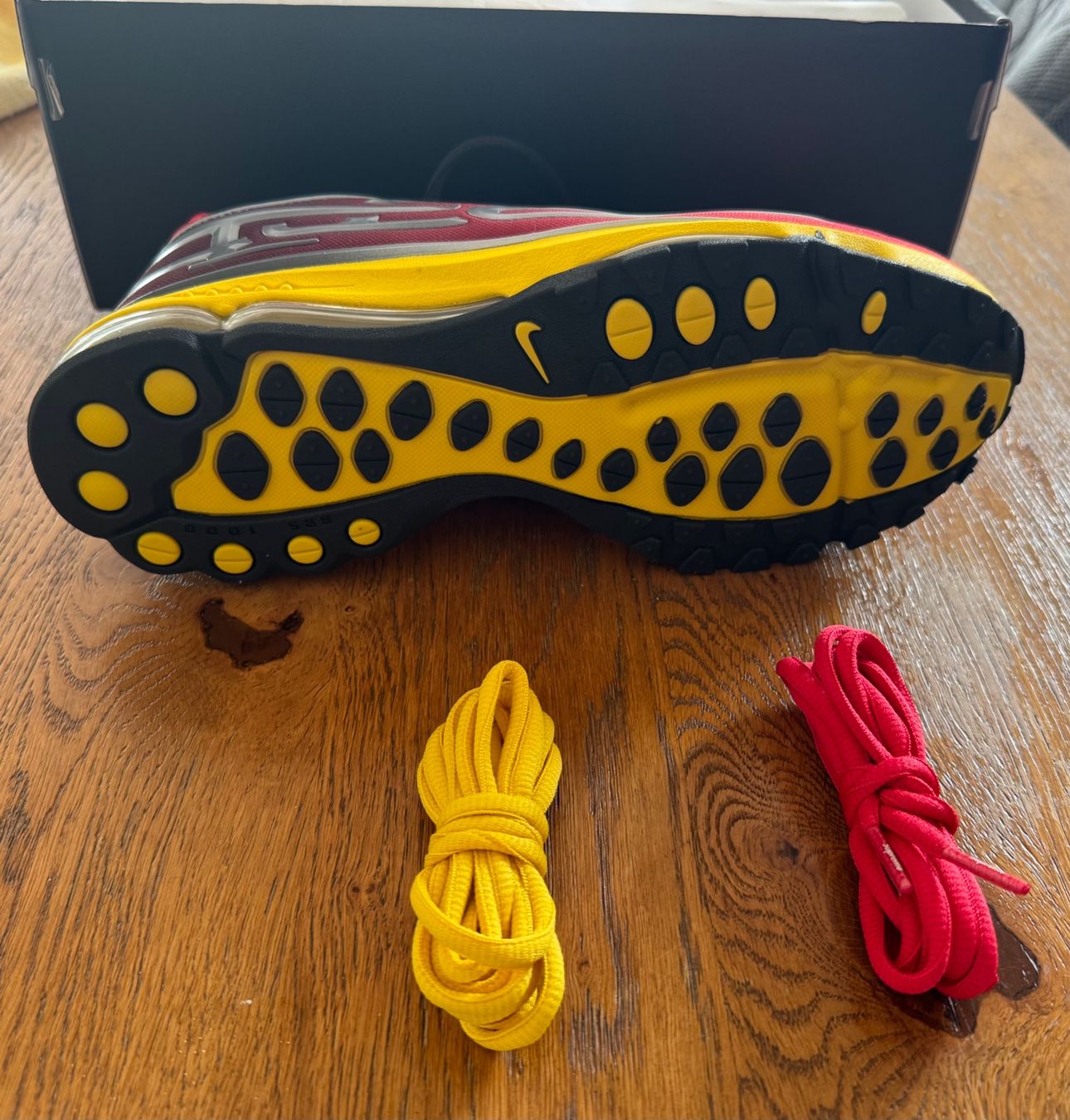 Nike Herrenschuhe: SUPREME AIR MAX 2001 ECSTASY PLUS – Neu und originalverpackt aus Corsier-sur-Vevey von sergioblak 2
