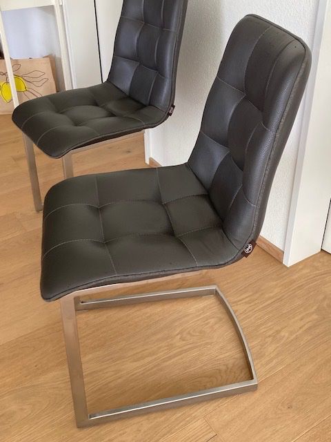 Chaises: Stühle Lederoptik grau Freischwinger gebraucht – D'occasion à Dietwil par koc_575g