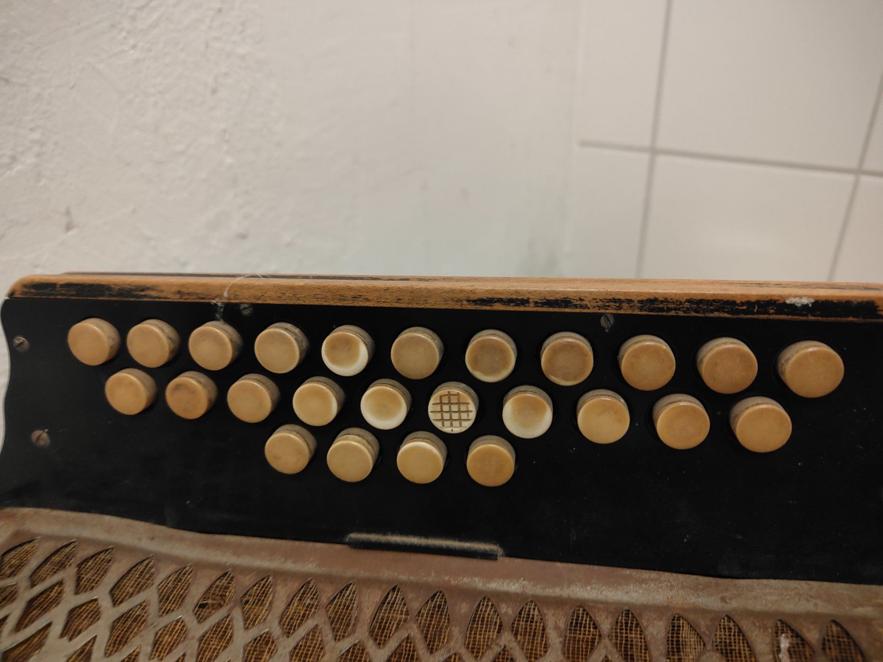 Musikinstrumente: Handorgel Schwyzerörgeli, vintage – Gebraucht aus Olten von Mezopotamya 2
