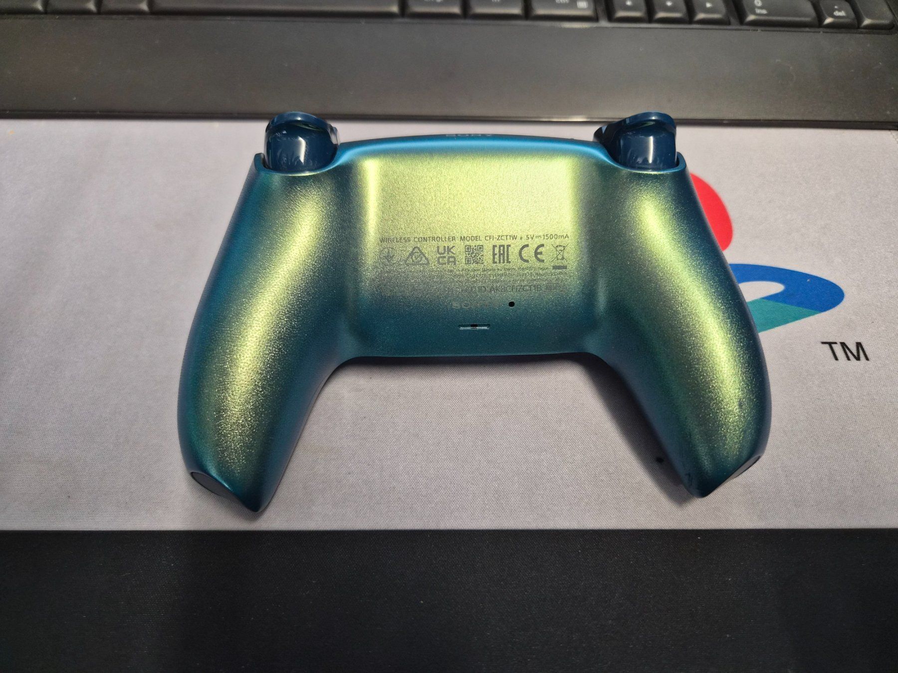 Sony Controller: PS5 DualSense Controller in sommerl. Farbverlauf! + Kabel – Usato da Zürich venduto da Joselito0 2