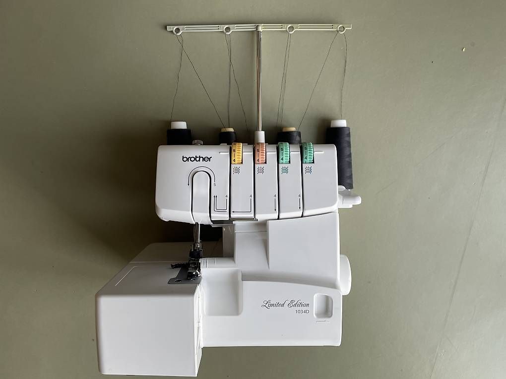 Machines à coudre: Overlock Nähmaschine – D'occasion à Bern par Sandra_Ce 1
