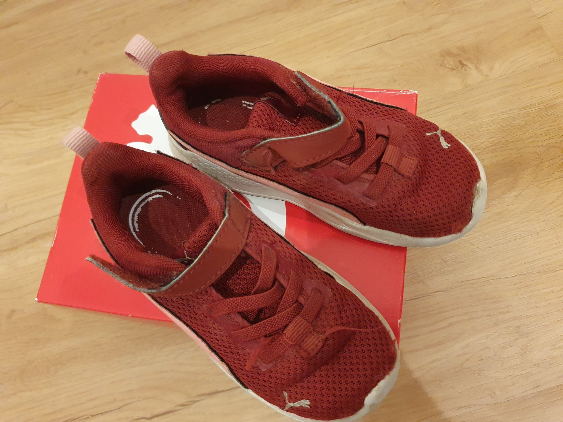 Puma Chaussures filles: Puma Halbschuhe Gr. 26  Intense Red Anzarun lite – D'occasion à Heinrichswil par frankie19860