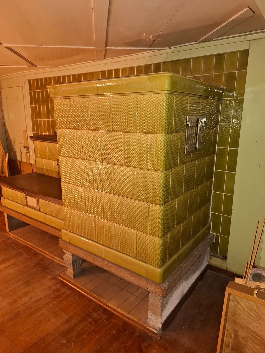 Altri mobili d'antiquariato: Kachelofen grün – Usato da Remetschwil venduto da wendy_7 1
