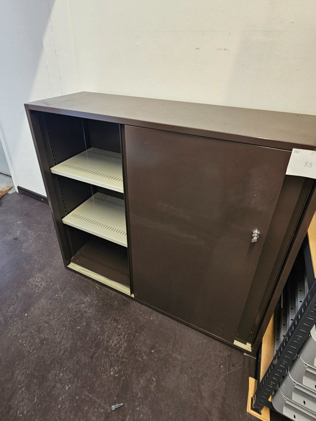 Armadi: Metall-Schiebetürschrank – Usato da Diessenhofen venduto da Osio 3